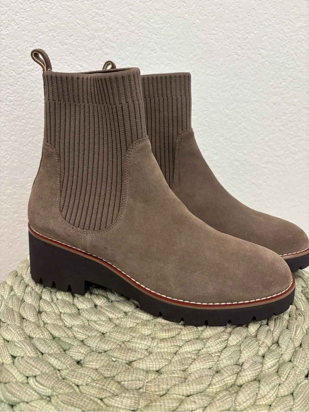 NEW Blondo Darren Waterproof Taupe Suede Chelsea Lug Boots Size 9